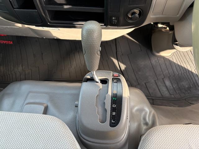 トヨエース シングルジャストロー　パワーリフト　　リフト６００Ｋｇ積み　オートマ　１ｔ積み　３人乗り　エアコン　パワステ　パワーウインドウ　ＡＢＳ　運転席・助手席エアバック（23枚目）