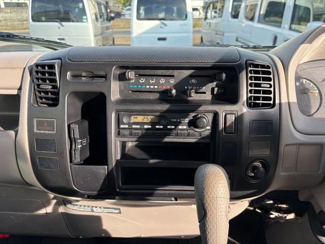 トヨエース シングルジャストロー　パワーリフト　　リフト６００Ｋｇ積み　オートマ　１ｔ積み　３人乗り　エアコン　パワステ　パワーウインドウ　ＡＢＳ　運転席・助手席エアバック（24枚目）