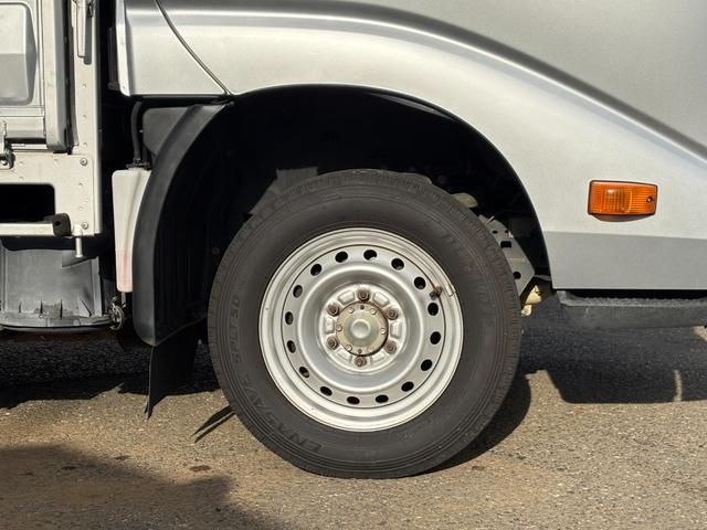 トヨエース シングルジャストロー　パワーリフト　　リフト６００Ｋｇ積み　オートマ　１ｔ積み　３人乗り　エアコン　パワステ　パワーウインドウ　ＡＢＳ　運転席・助手席エアバック（30枚目）