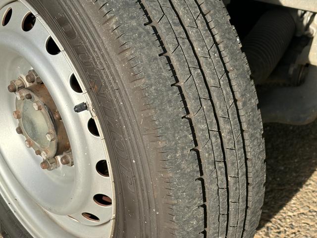 トヨエース シングルジャストロー　パワーリフト　　リフト６００Ｋｇ積み　オートマ　１ｔ積み　３人乗り　エアコン　パワステ　パワーウインドウ　ＡＢＳ　運転席・助手席エアバック（31枚目）