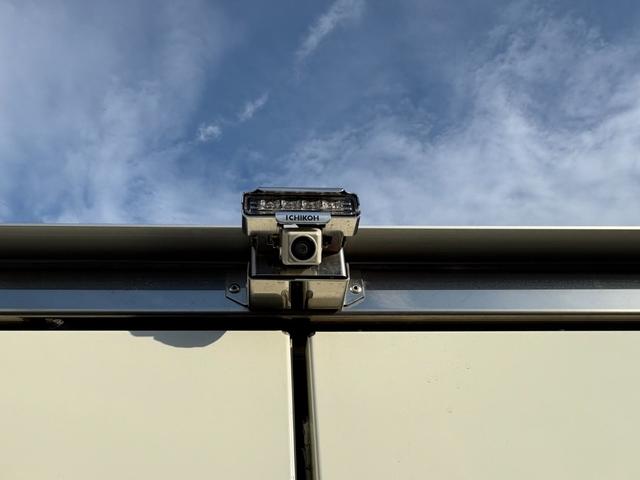 ボンゴトラック 冷蔵冷凍車 低温ー15度〜+30度設定 コールドスター製冷凍機 両側サイドドア オートマ 600Kg積み キーレス ETC ナビ ワンセグTV 床ステン すのこ付き 衝突軽減装置 アイドリングストップ(13枚目)