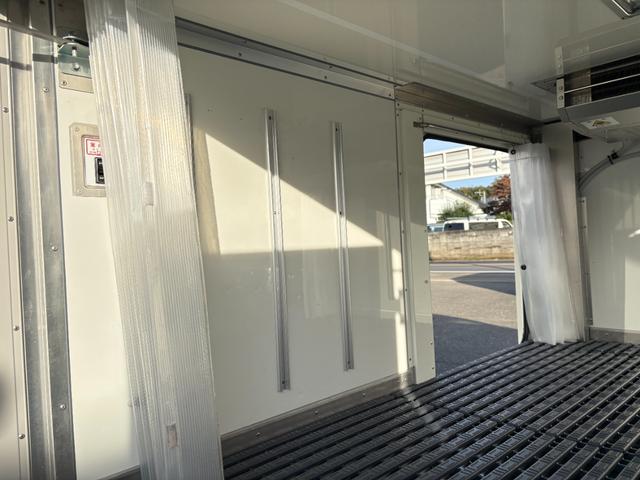 ボンゴトラック 冷蔵冷凍車 低温ー15度〜+30度設定 コールドスター製冷凍機 両側サイドドア オートマ 600Kg積み キーレス ETC ナビ ワンセグTV 床ステン すのこ付き 衝突軽減装置 アイドリングストップ(19枚目)