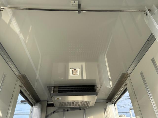 ボンゴトラック 冷蔵冷凍車 低温ー15度〜+30度設定 コールドスター製冷凍機 両側サイドドア オートマ 600Kg積み キーレス ETC ナビ ワンセグTV 床ステン すのこ付き 衝突軽減装置 アイドリングストップ(22枚目)