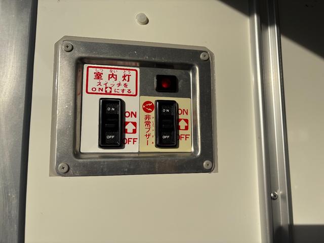 ボンゴトラック 冷蔵冷凍車 低温ー15度〜+30度設定 コールドスター製冷凍機 両側サイドドア オートマ 600Kg積み キーレス ETC ナビ ワンセグTV 床ステン すのこ付き 衝突軽減装置 アイドリングストップ(24枚目)
