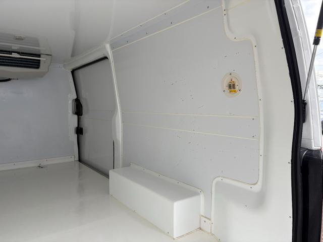 ＮＶ３５０キャラバンバン 　クーリングバン　＋５度設定　サーモキング製冷凍機　オートマ　キーレス　１．２５ｔ積み　３人乗り　両側スライドドア　ＡＢＳ　運転席エアバック（12枚目）