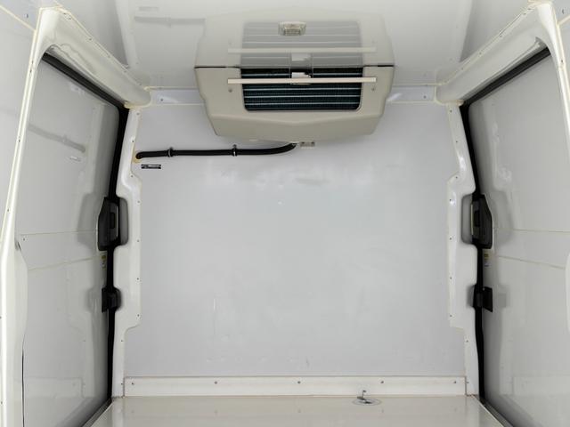 ＮＶ３５０キャラバンバン 　クーリングバン　＋５度設定　サーモキング製冷凍機　オートマ　キーレス　１．２５ｔ積み　３人乗り　両側スライドドア　ＡＢＳ　運転席エアバック（23枚目）