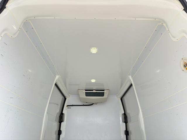 ＮＶ３５０キャラバンバン 　クーリングバン　＋５度設定　サーモキング製冷凍機　オートマ　キーレス　１．２５ｔ積み　３人乗り　両側スライドドア　ＡＢＳ　運転席エアバック（26枚目）