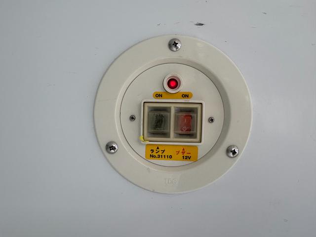 ＮＶ３５０キャラバンバン 　クーリングバン　＋５度設定　サーモキング製冷凍機　オートマ　キーレス　１．２５ｔ積み　３人乗り　両側スライドドア　ＡＢＳ　運転席エアバック（27枚目）