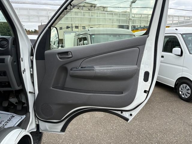 ＮＶ３５０キャラバンバン 　クーリングバン　＋５度設定　サーモキング製冷凍機　オートマ　キーレス　１．２５ｔ積み　３人乗り　両側スライドドア　ＡＢＳ　運転席エアバック（28枚目）