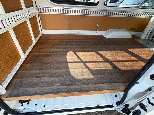 ハイエースバン 　パワーリフト付き　リフト２６０Ｋｇ積み　オートマ車　１．１５ｔ積み　ナビ　ＥＴＣ　バックカメラ　キーレス　ＡＢＳ　運転席エアバック　走行距離２７１００キロ　３人乗り（13枚目）