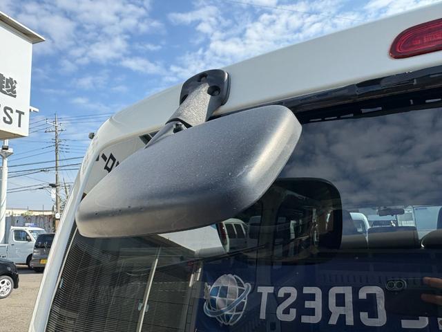 ハイエースバン 　パワーリフト付き　リフト２６０Ｋｇ積み　オートマ車　１．１５ｔ積み　ナビ　ＥＴＣ　バックカメラ　キーレス　ＡＢＳ　運転席エアバック　走行距離２７１００キロ　３人乗り（16枚目）