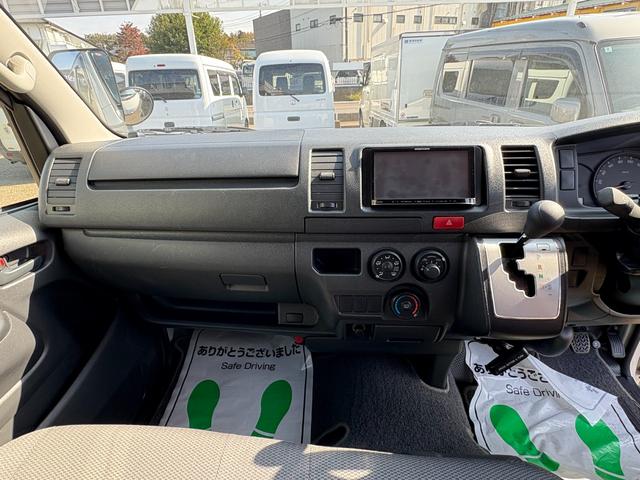 ハイエースバン 　パワーリフト付き　リフト２６０Ｋｇ積み　オートマ車　１．１５ｔ積み　ナビ　ＥＴＣ　バックカメラ　キーレス　ＡＢＳ　運転席エアバック　走行距離２７１００キロ　３人乗り（18枚目）