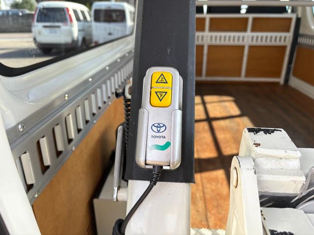 ハイエースバン 　パワーリフト付き　リフト２６０Ｋｇ積み　オートマ車　１．１５ｔ積み　ナビ　ＥＴＣ　バックカメラ　キーレス　ＡＢＳ　運転席エアバック　走行距離２７１００キロ　３人乗り（21枚目）