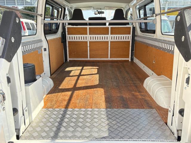 ハイエースバン 　パワーリフト付き　リフト２６０Ｋｇ積み　オートマ車　１．１５ｔ積み　ナビ　ＥＴＣ　バックカメラ　キーレス　ＡＢＳ　運転席エアバック　走行距離２７１００キロ　３人乗り（25枚目）