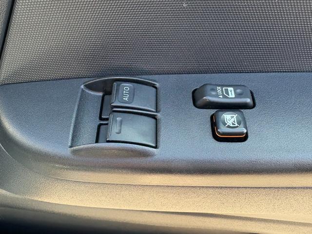 ハイエースバン 　パワーリフト付き　リフト２６０Ｋｇ積み　オートマ車　１．１５ｔ積み　ナビ　ＥＴＣ　バックカメラ　キーレス　ＡＢＳ　運転席エアバック　走行距離２７１００キロ　３人乗り（33枚目）