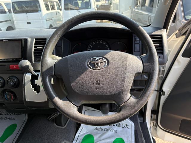 ハイエースバン 　パワーリフト付き　リフト２６０Ｋｇ積み　オートマ車　１．１５ｔ積み　ナビ　ＥＴＣ　バックカメラ　キーレス　ＡＢＳ　運転席エアバック　走行距離２７１００キロ　３人乗り（34枚目）