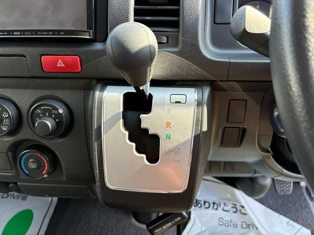 ハイエースバン 　パワーリフト付き　リフト２６０Ｋｇ積み　オートマ車　１．１５ｔ積み　ナビ　ＥＴＣ　バックカメラ　キーレス　ＡＢＳ　運転席エアバック　走行距離２７１００キロ　３人乗り（36枚目）