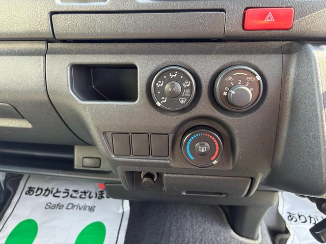 ハイエースバン 　パワーリフト付き　リフト２６０Ｋｇ積み　オートマ車　１．１５ｔ積み　ナビ　ＥＴＣ　バックカメラ　キーレス　ＡＢＳ　運転席エアバック　走行距離２７１００キロ　３人乗り（40枚目）