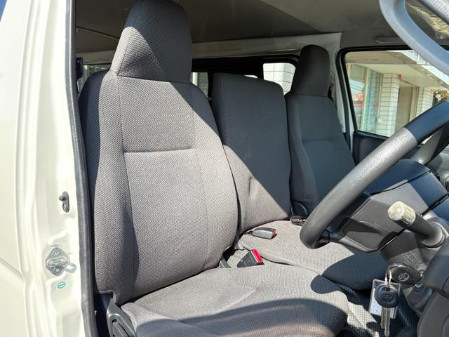 ハイエースバン 　パワーリフト付き　リフト２６０Ｋｇ積み　オートマ車　１．１５ｔ積み　ナビ　ＥＴＣ　バックカメラ　キーレス　ＡＢＳ　運転席エアバック　走行距離２７１００キロ　３人乗り（41枚目）