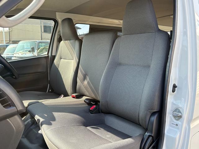 ハイエースバン 　パワーリフト付き　リフト２６０Ｋｇ積み　オートマ車　１．１５ｔ積み　ナビ　ＥＴＣ　バックカメラ　キーレス　ＡＢＳ　運転席エアバック　走行距離２７１００キロ　３人乗り（42枚目）