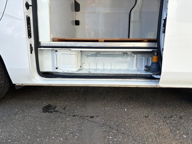 ＮＶ３５０キャラバンバン 　冷蔵冷凍車　サーモキング製冷凍機　クーリングバン　＋５〜＋２０度設定（13枚目）