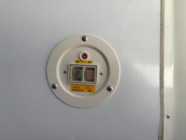 ＮＶ３５０キャラバンバン 　冷蔵冷凍車　サーモキング製冷凍機　クーリングバン　＋５〜＋２０度設定（27枚目）