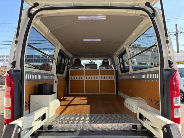 ハイエースバン 　パワーリフト車　オートマ　キーレス　リフト２６０Ｋｇ積み　リフト横開き可能　ラッシングレール　間仕切りカーテン　３人乗り　１．１ｔ積み　ナビ　ＥＴＣ　走行距離４２００６キロ（31枚目）