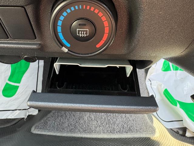 ハイエースバン 　パワーリフト車　オートマ　キーレス　リフト２６０Ｋｇ積み　リフト横開き可能　ラッシングレール　間仕切りカーテン　３人乗り　１．１ｔ積み　ナビ　ＥＴＣ　走行距離４２００６キロ（47枚目）