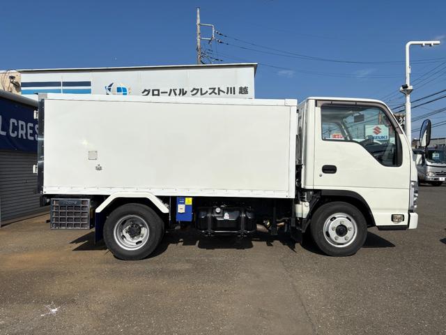 エルフトラック 　冷蔵冷凍車　低温冷凍車－３０℃〜３０℃設定　スタンバイ装置付　箱断熱１００ｍｍ　積載１．５ｔ小型サイズ　オートマ車　車両総重量４２３５ｋｇ　サイドドア　床ステン張り　バックモニター　ナビ　ＴＶ　ＥＴＣ（5枚目）