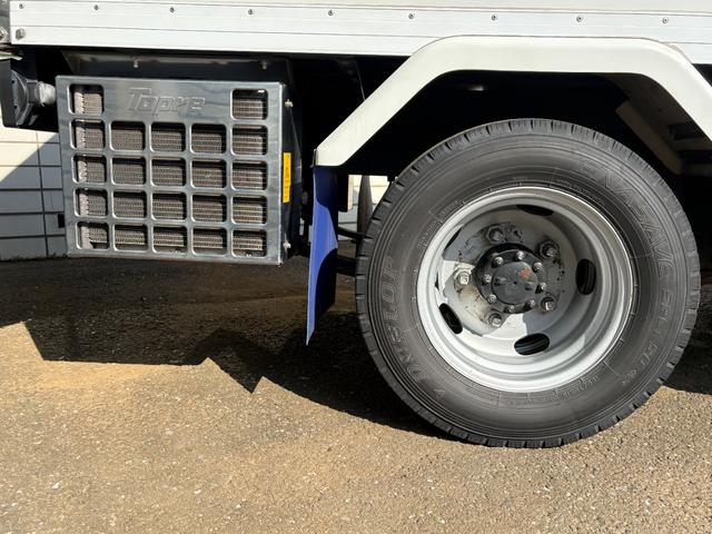 エルフトラック 　冷蔵冷凍車　低温冷凍車－３０℃〜３０℃設定　スタンバイ装置付　箱断熱１００ｍｍ　積載１．５ｔ小型サイズ　オートマ車　車両総重量４２３５ｋｇ　サイドドア　床ステン張り　バックモニター　ナビ　ＴＶ　ＥＴＣ（7枚目）