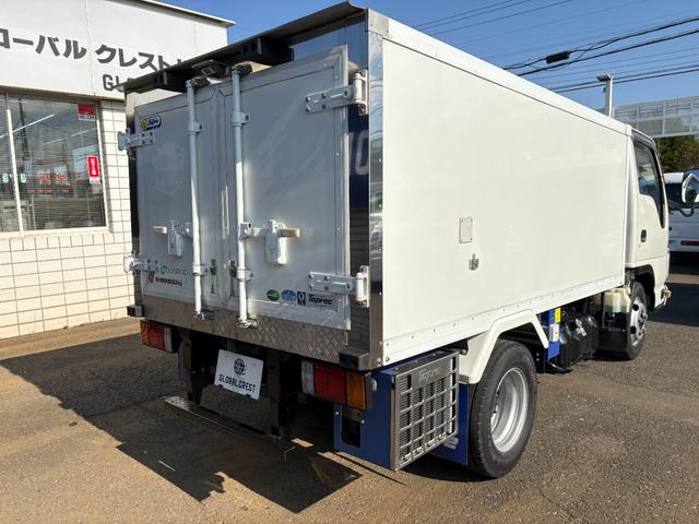 エルフトラック 　冷蔵冷凍車　低温冷凍車－３０℃〜３０℃設定　スタンバイ装置付　箱断熱１００ｍｍ　積載１．５ｔ小型サイズ　オートマ車　車両総重量４２３５ｋｇ　サイドドア　床ステン張り　バックモニター　ナビ　ＴＶ　ＥＴＣ（17枚目）