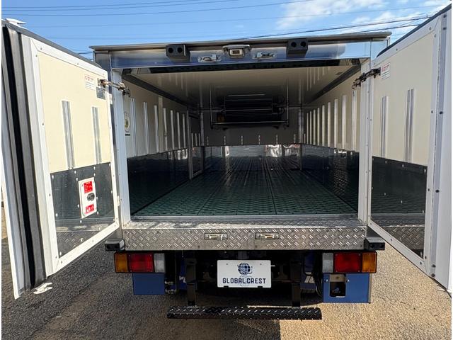 エルフトラック 　冷蔵冷凍車　低温冷凍車－３０℃〜３０℃設定　スタンバイ装置付　箱断熱１００ｍｍ　積載１．５ｔ小型サイズ　オートマ車　車両総重量４２３５ｋｇ　サイドドア　床ステン張り　バックモニター　ナビ　ＴＶ　ＥＴＣ（21枚目）