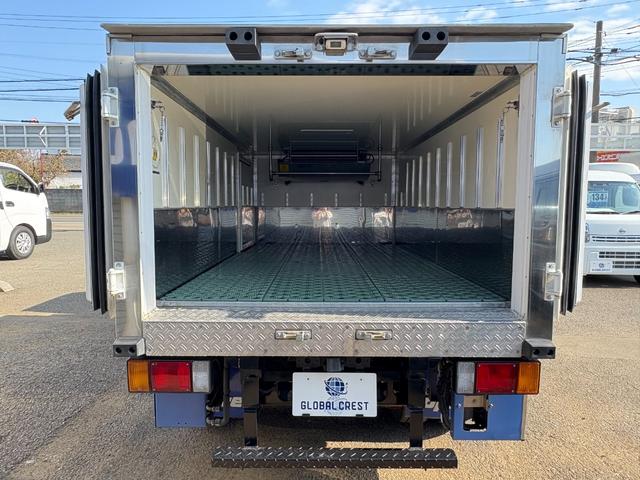 エルフトラック 　冷蔵冷凍車　低温冷凍車－３０℃〜３０℃設定　スタンバイ装置付　箱断熱１００ｍｍ　積載１．５ｔ小型サイズ　オートマ車　車両総重量４２３５ｋｇ　サイドドア　床ステン張り　バックモニター　ナビ　ＴＶ　ＥＴＣ（22枚目）
