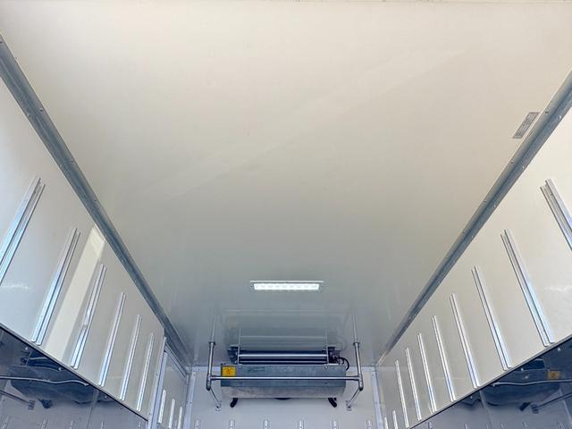 エルフトラック 　冷蔵冷凍車　低温冷凍車－３０℃〜３０℃設定　スタンバイ装置付　箱断熱１００ｍｍ　積載１．５ｔ小型サイズ　オートマ車　車両総重量４２３５ｋｇ　サイドドア　床ステン張り　バックモニター　ナビ　ＴＶ　ＥＴＣ（27枚目）