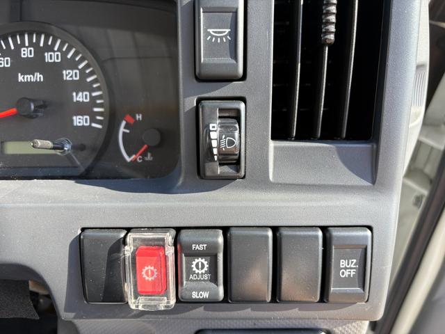 エルフトラック 　冷蔵冷凍車　低温冷凍車－３０℃〜３０℃設定　スタンバイ装置付　箱断熱１００ｍｍ　積載１．５ｔ小型サイズ　オートマ車　車両総重量４２３５ｋｇ　サイドドア　床ステン張り　バックモニター　ナビ　ＴＶ　ＥＴＣ（29枚目）