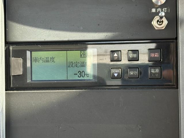 エルフトラック 　冷蔵冷凍車　低温冷凍車－３０℃〜３０℃設定　スタンバイ装置付　箱断熱１００ｍｍ　積載１．５ｔ小型サイズ　オートマ車　車両総重量４２３５ｋｇ　サイドドア　床ステン張り　バックモニター　ナビ　ＴＶ　ＥＴＣ（33枚目）