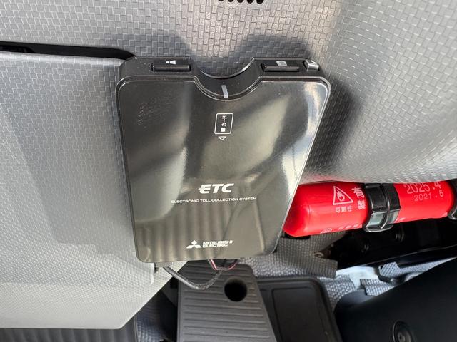 エルフトラック 　冷蔵冷凍車　低温冷凍車－３０℃〜３０℃設定　スタンバイ装置付　箱断熱１００ｍｍ　積載１．５ｔ小型サイズ　オートマ車　車両総重量４２３５ｋｇ　サイドドア　床ステン張り　バックモニター　ナビ　ＴＶ　ＥＴＣ（35枚目）