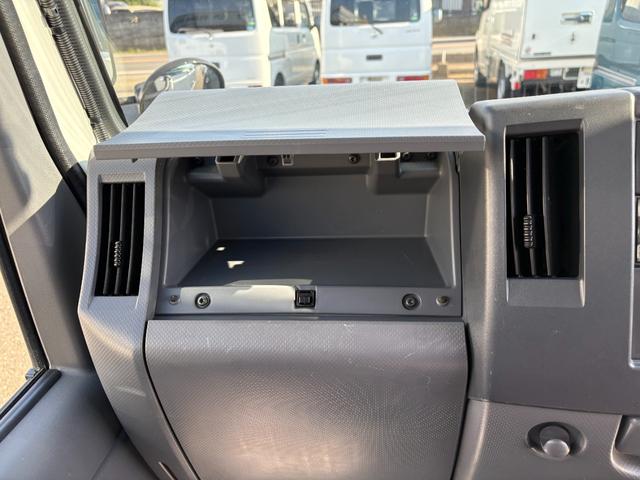 エルフトラック 　冷蔵冷凍車　低温冷凍車－３０℃〜３０℃設定　スタンバイ装置付　箱断熱１００ｍｍ　積載１．５ｔ小型サイズ　オートマ車　車両総重量４２３５ｋｇ　サイドドア　床ステン張り　バックモニター　ナビ　ＴＶ　ＥＴＣ（40枚目）