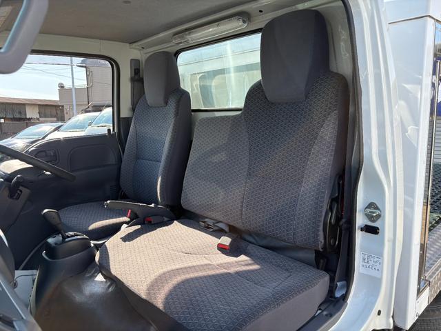 エルフトラック 　冷蔵冷凍車　低温冷凍車－３０℃〜３０℃設定　スタンバイ装置付　箱断熱１００ｍｍ　積載１．５ｔ小型サイズ　オートマ車　車両総重量４２３５ｋｇ　サイドドア　床ステン張り　バックモニター　ナビ　ＴＶ　ＥＴＣ（42枚目）