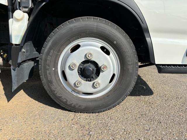 エルフトラック 　冷蔵冷凍車　低温冷凍車－３０℃〜３０℃設定　スタンバイ装置付　箱断熱１００ｍｍ　積載１．５ｔ小型サイズ　オートマ車　車両総重量４２３５ｋｇ　サイドドア　床ステン張り　バックモニター　ナビ　ＴＶ　ＥＴＣ（44枚目）