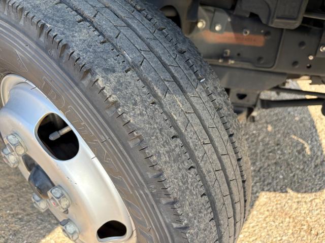 エルフトラック 　冷蔵冷凍車　低温冷凍車－３０℃〜３０℃設定　スタンバイ装置付　箱断熱１００ｍｍ　積載１．５ｔ小型サイズ　オートマ車　車両総重量４２３５ｋｇ　サイドドア　床ステン張り　バックモニター　ナビ　ＴＶ　ＥＴＣ（45枚目）