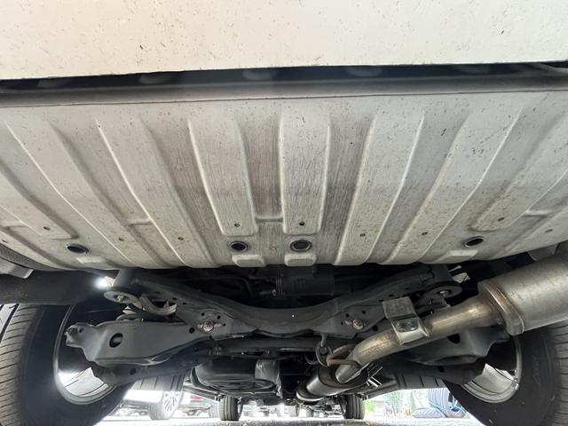 エルグランド 250ハイウェイスター プレミアム保証/純正メーカーオプションナビ/純正メーカーオプションフリップダウンモニター/アラウンドビューカメラ/前後コーナーセンサー/両側パワスラ/デイライト/7人乗りキャプテンシート/AC100V(6枚目)