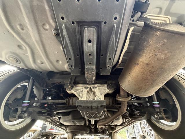 ヴォクシー ＺＳ　プレミアム保証／後期型／４ＷＤ／サンルーフ／両側パワスラ／シートヒーター／リアオートエアコン／７人乗りキャプテンシート／社外８インチナビ／フルセグＴＶ／バックカメラ／ＨＩＤ／フォグ／（6枚目）