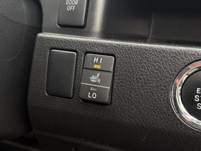 ヴォクシー ＺＳ　プレミアム保証／後期型／４ＷＤ／サンルーフ／両側パワスラ／シートヒーター／リアオートエアコン／７人乗りキャプテンシート／社外８インチナビ／フルセグＴＶ／バックカメラ／ＨＩＤ／フォグ／（11枚目）