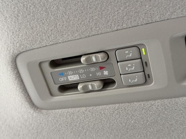 ヴォクシー ＺＳ　プレミアム保証／後期型／４ＷＤ／サンルーフ／両側パワスラ／シートヒーター／リアオートエアコン／７人乗りキャプテンシート／社外８インチナビ／フルセグＴＶ／バックカメラ／ＨＩＤ／フォグ／（12枚目）