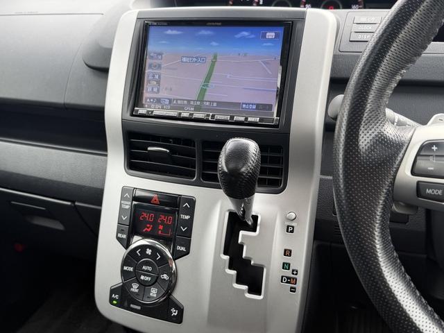 ヴォクシー ＺＳ　プレミアム保証／後期型／４ＷＤ／サンルーフ／両側パワスラ／シートヒーター／リアオートエアコン／７人乗りキャプテンシート／社外８インチナビ／フルセグＴＶ／バックカメラ／ＨＩＤ／フォグ／（14枚目）
