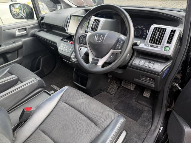 ステップワゴンスパーダ Z クールスピリット プレミアム保証/キャプテンシート7人乗り/ハーフレザーシート/両側パワースライドドア/純正9インチナビ/CD.DVD/フルセグTV/バックカメラ/ステアリングスイッチ/ビルトインETC/パドルシフト/(10枚目)