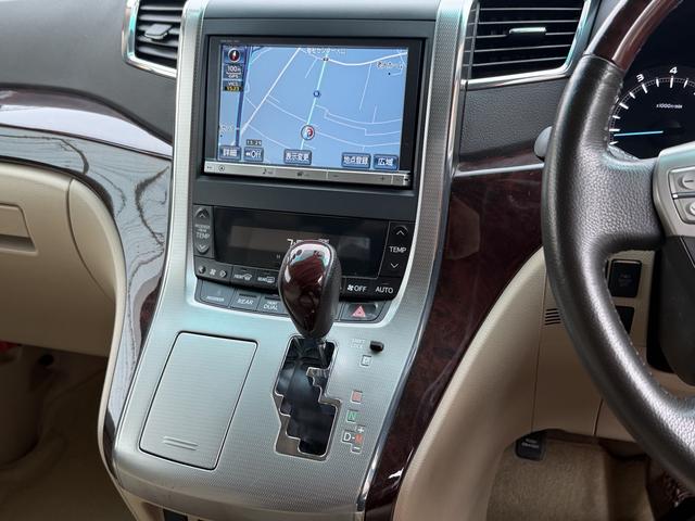アルファード ２４０Ｇ　プレミアム保証／オイル消費対策済み／純正８インチナビ／純正フリップダウン／Ｂｌｕｅｔｏｏｔｈ音楽／フルセグＴＶ／バックカメラ／キャプテンシート７人乗／記憶式パワーシート／両側パワスラ／パワーリアゲート（9枚目）