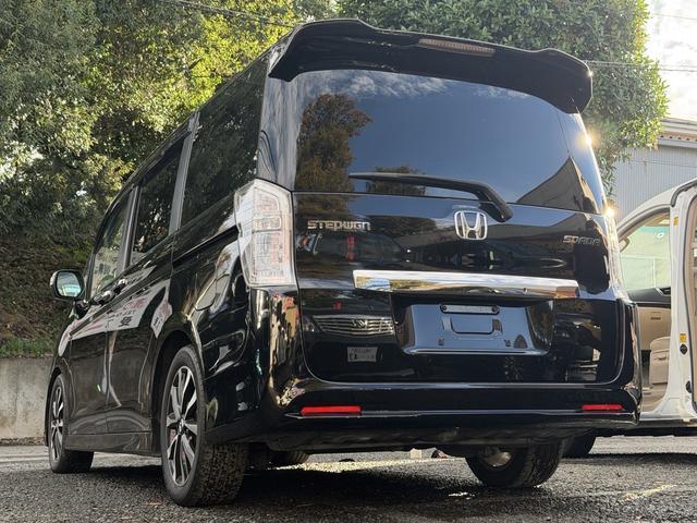 ステップワゴンスパーダ Z クールスピリット プレミアム保証/社外8インチナビ/社外フリップダウンモニター/Bluetooth音楽/フルセグTV/CD.DVD再生/バックカメラ/ハーフレザーシート/8人乗り/両側パワースライド/(2枚目)