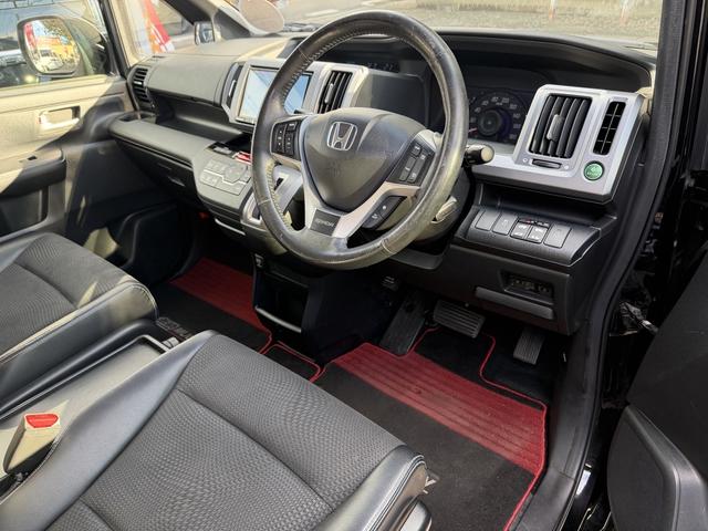 ステップワゴンスパーダ Z クールスピリット プレミアム保証/社外8インチナビ/社外フリップダウンモニター/Bluetooth音楽/フルセグTV/CD.DVD再生/バックカメラ/ハーフレザーシート/8人乗り/両側パワースライド/(11枚目)